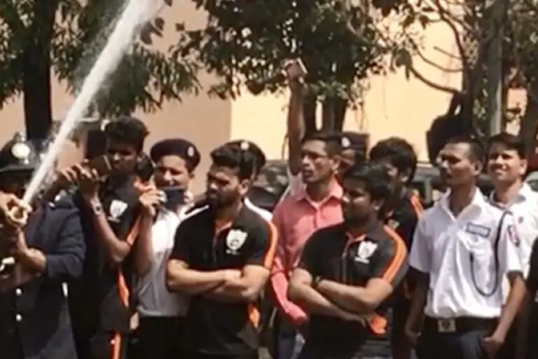 Fire brigade attachment — Thane